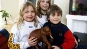 Syskonen Linnea, Hugo och Sofia Tenerz gillade att bo i Thailand. Elefanten är ett minne från landet.