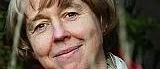 Hon vill locka ut oss i mörkret