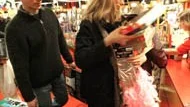 Eva och Anders Axén valde att köpa alla sina klappar på måndagen.