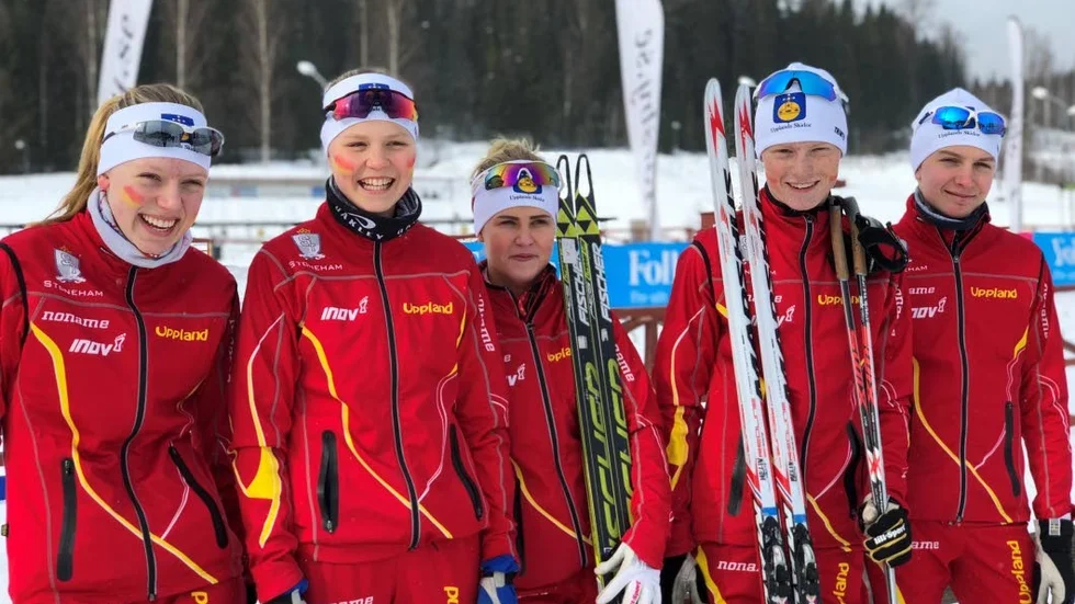 Med i Folksam Cup. Här är kommunens bidrag till årets upplaga av Folksam Cup, där det uppländska laget slutade på tionde plats. Från vänster: Ebba Gårdmark, Öregrund IK, Lina Sjöberg, Gimo IF, Ellen Bylund, Gimo IF, David Melin, Gimo IF och Simon Arnestrand, Öregrund IK.