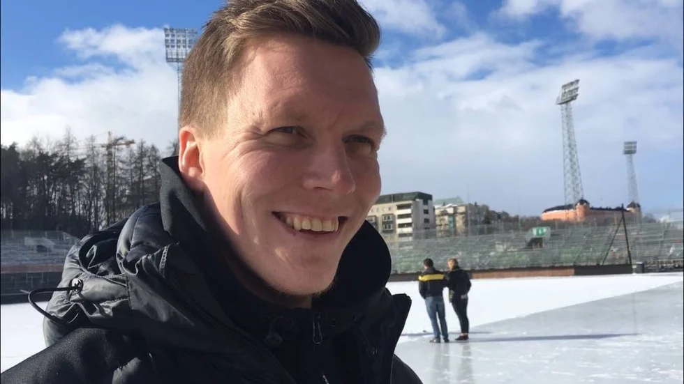 Daniel Berlin. "Lördag eftermiddag, det närmar sig 16.00 och avslag i SM-finalen på Studenternas. Då är det fullt möjligt att den lille grabben som en gång i tiden började sin bana som junior i Sirius tar över showen", skriver Mathias Rutegård.