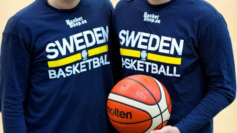 Lagkamrater och motståndare. I landslaget är de kumpaner, men till vardags spelar både Elin och Frida i varsitt lag i turkiska ligan och är därmed varandras motståndare då och då.