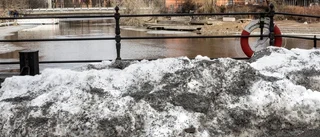 Snöröjning dyr efter svängigt vårväder