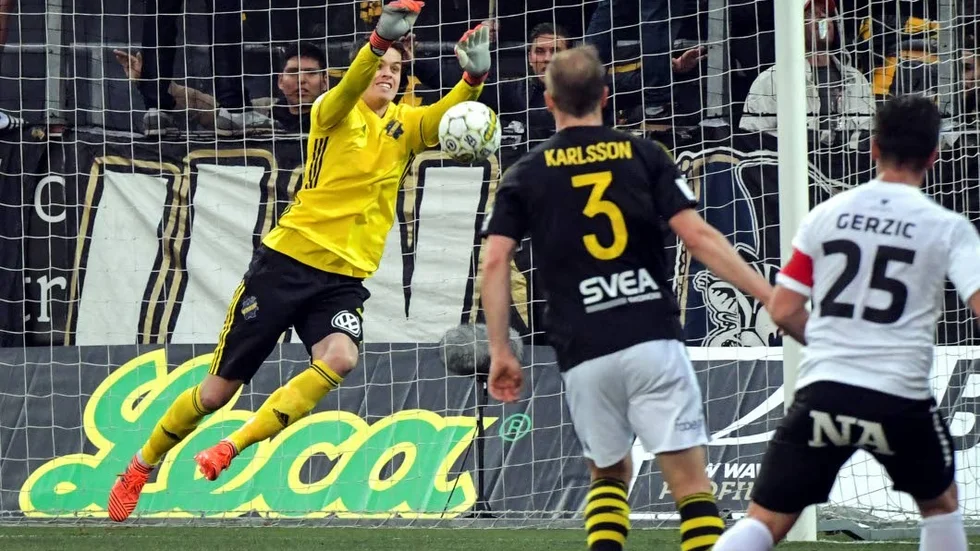 Konkurrens. AIK:s 19-årige målvakt Gustav Nyberg har tampats med Oscar Linnér (bilden).