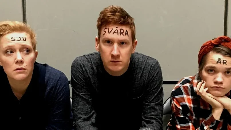 Repar. Ida Löfholm, Johan Stavring och Malin Carlsson förbereder sig för humorshow med Teater C.