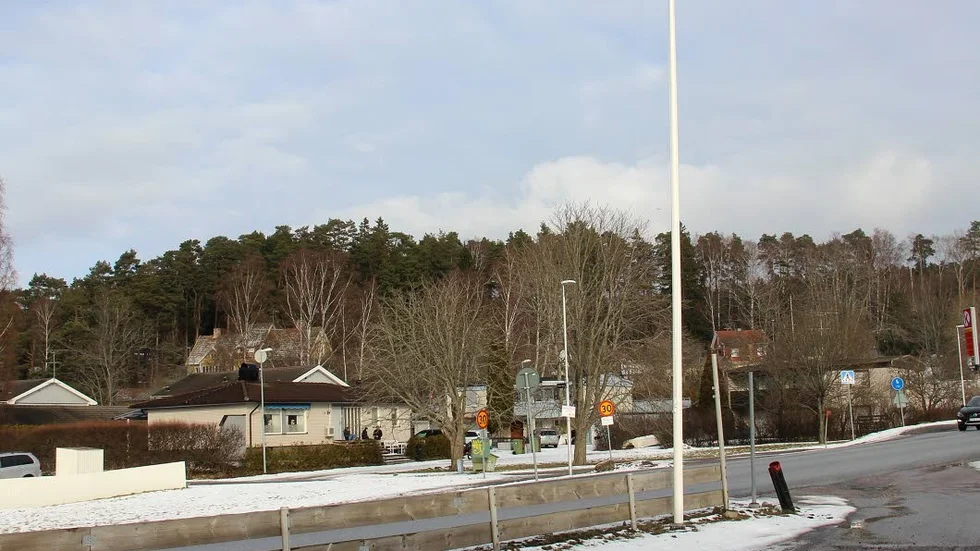 Varierande småstad. I det kuperade området på den övre delen av bilden, Väppeby/Tvåhus-området, planeras flera hundra nya bostäder. Nu är den nya detaljplanen och exploateringsavtalen på väg att beslutas av kommunfullmäktige.
