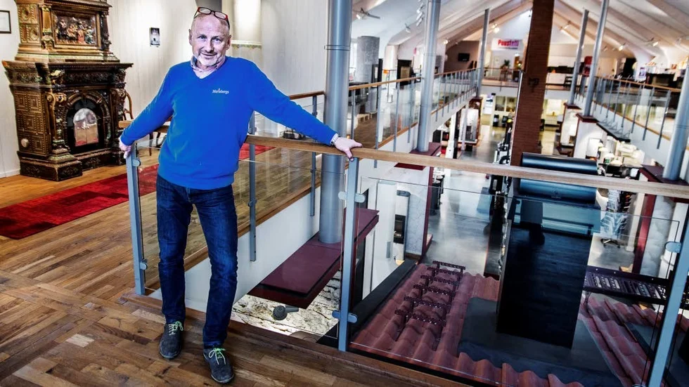 Kakelugnsmakare. Lars Berndtson bestämde sig redan på 80-talet för att satsa på kakelugnsbranschen.