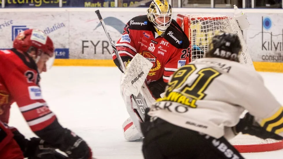 Almtunamålvakten Jonas Johansson i en tidigare match mot AIK.