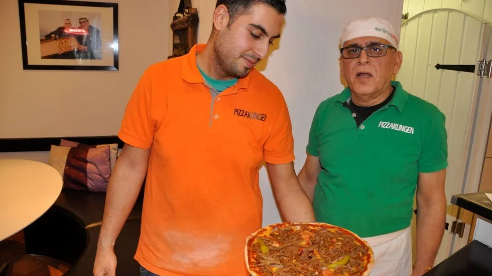 Dagens. På söndagen firas veganpizzansdag. Behdad Nowroozi bär fram en nygräddad vegansk kebabpizza.