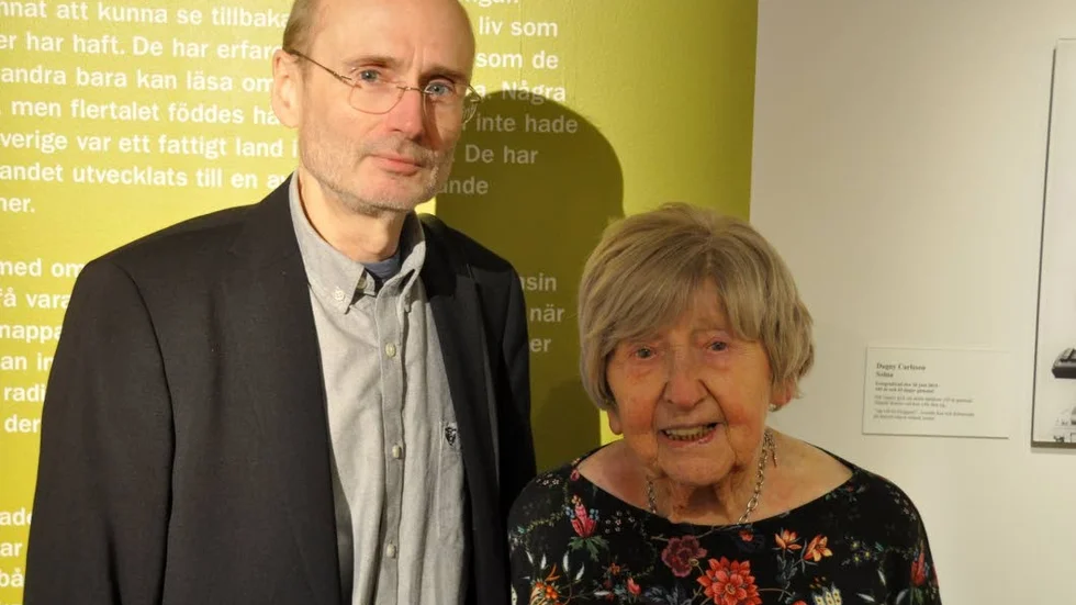 Porträtt. Carl von Scheeles utställning består av 20 personers historier, varav en är Dagny Carlssons.