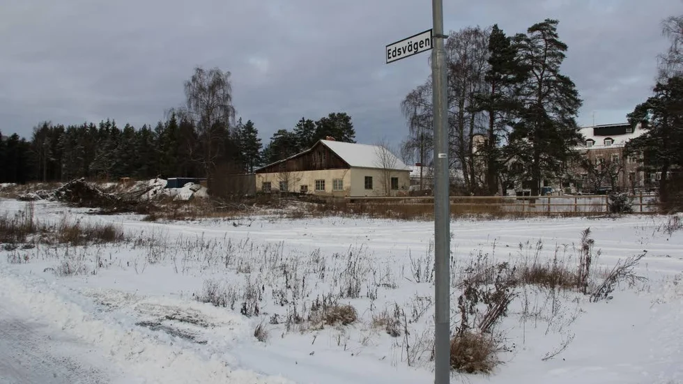 Bostadsplaner. I Östhammarsområdet Kristinelund, vid korsningen Edsvägen - Kyrkogatan, kan det bli aktuellt med hyresbostäder i två plan.