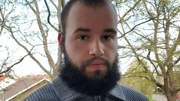 Det är inte lönen som lockar, men Uppsalabon Simon Westberg vill ändå bli polis.