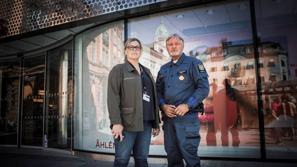 Anna Ramsten på Polisförbundet och Micke Larsson på Allbevakning vill att polislönerna höjs.