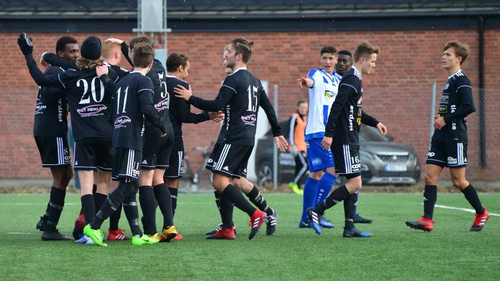 Strömsberg ligger sist men har bara tre poäng till fast mark.