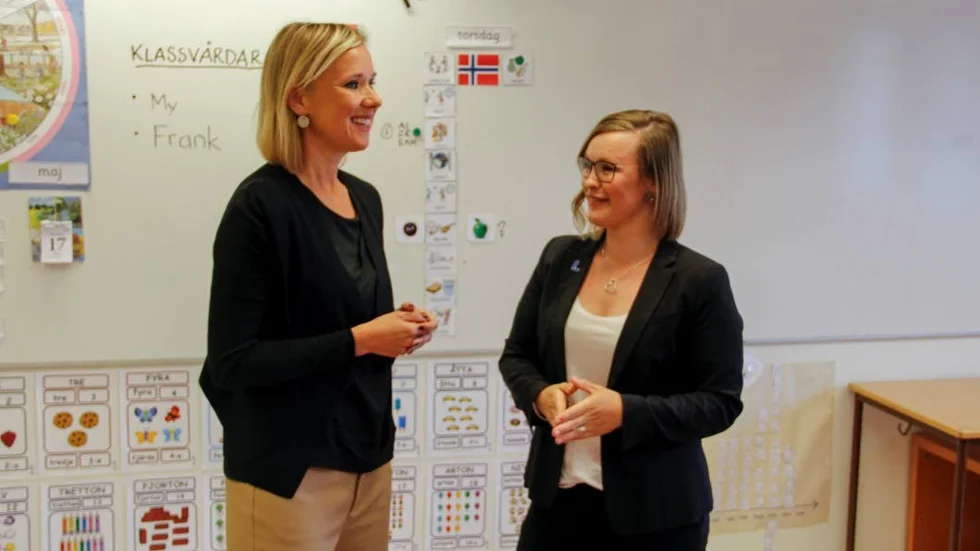 FV: Caroline Hoffstedt (S) och Helena Hedman Skoglund (L) presenterade förslagen till utveckling för föreskole och skolmedarbetare.