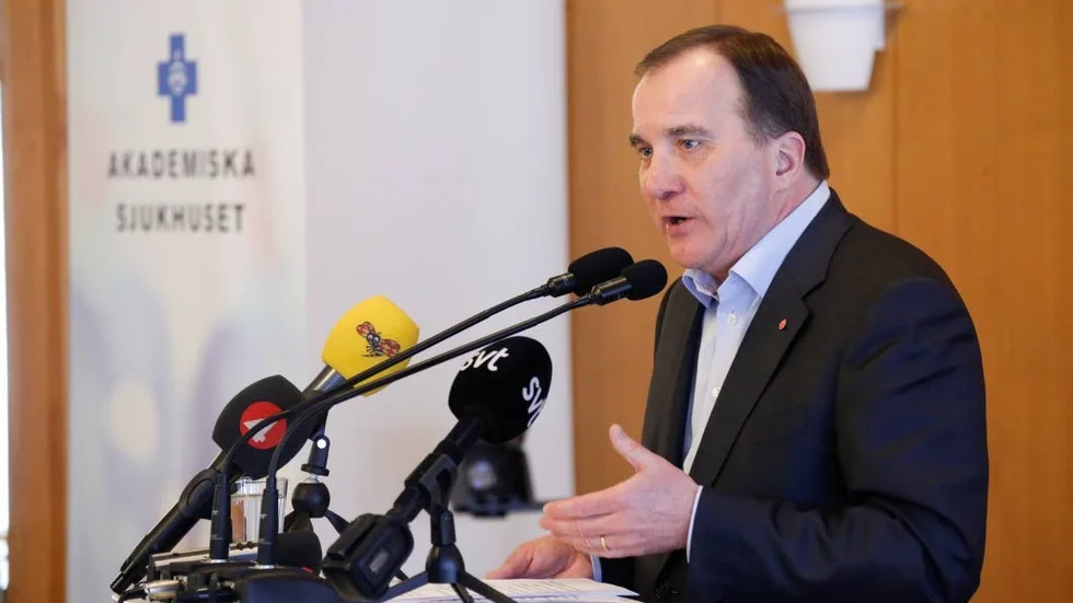 I valrörelsen bör statsministern tala mer om Socialdemokraternas visioner för sjukvården i stället för att skrämmas med högerspöket. Bilden är från hans besök på Akademiska sjukhuset i våras.