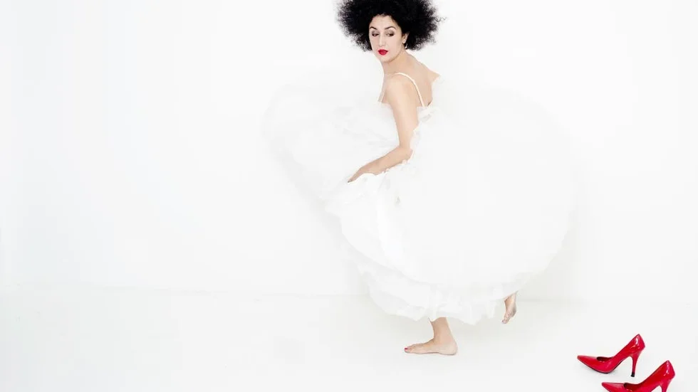Christina Morganti dansar och berättar från 20 år i Tanztheater Pina Bausch i föreställningen "Jessica and me" som gästat Konserthuset i helgen.