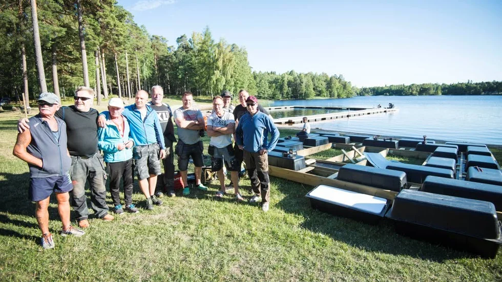 Varje vecka samlas frivilliga för att rusta upp och snygga till Gimobadet. Som mest har det varit över 30 personer som hjälpt till.