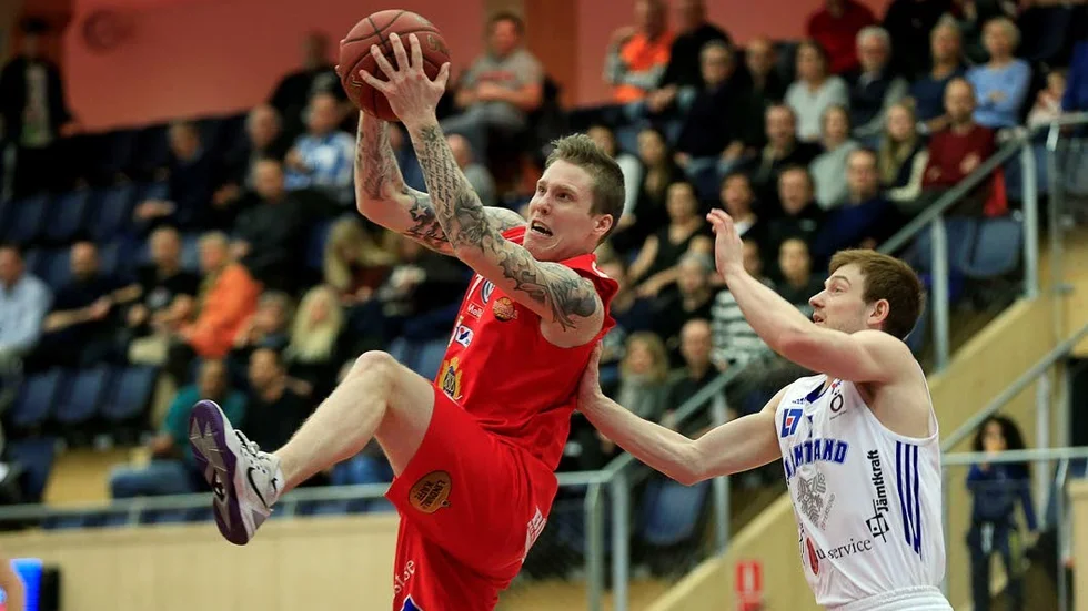 Uppsala Baskets stjärna Axel Nordström har klausul för spel i utlandet - men i dagsläget finns inget förslag att ta ställning till.