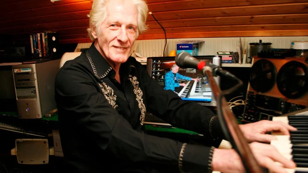 Tommy Scheffmacher i sin studio i heby, där han spelat in flera egna skivor.