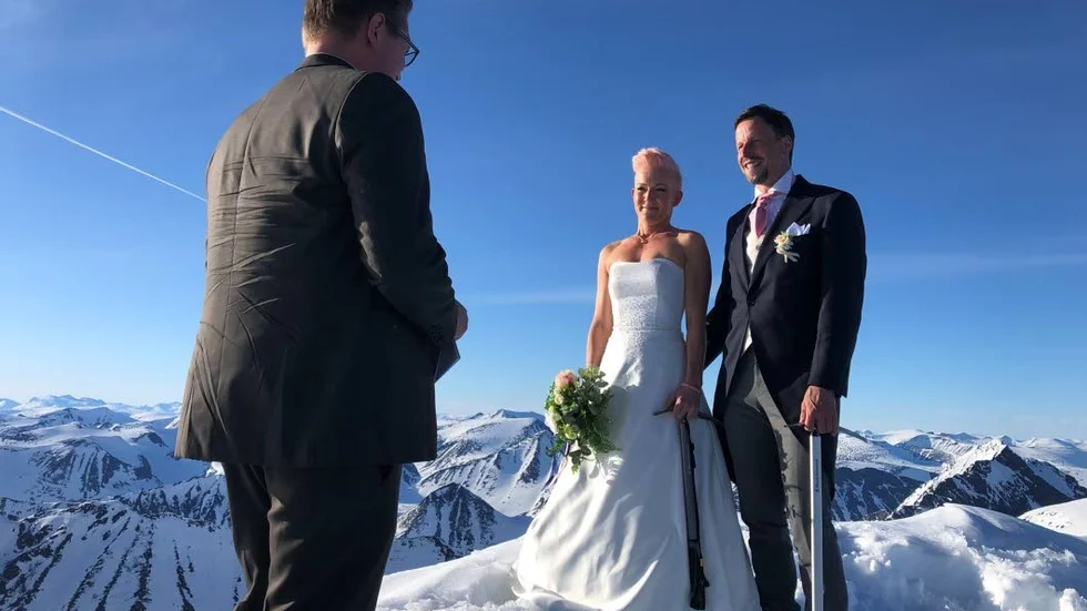 Stefan Sydberg vigde paret Vilma Herlin och Fredrik Herlin Hjorth.
