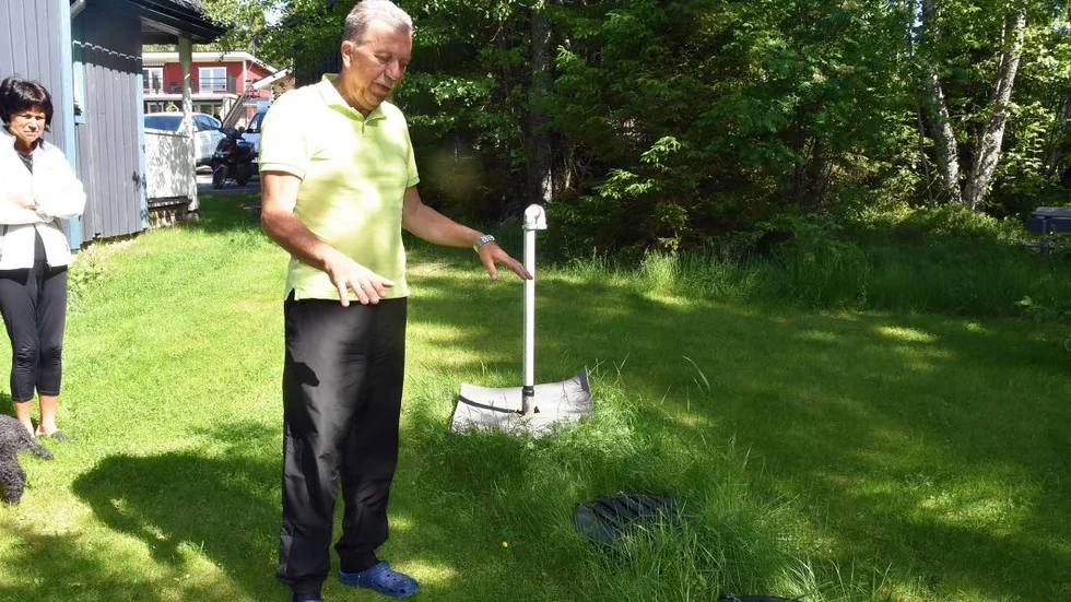 Jan Berglund förstår inte nämndens beslut och överklagan. Här visar han sin trekammarbrunn.