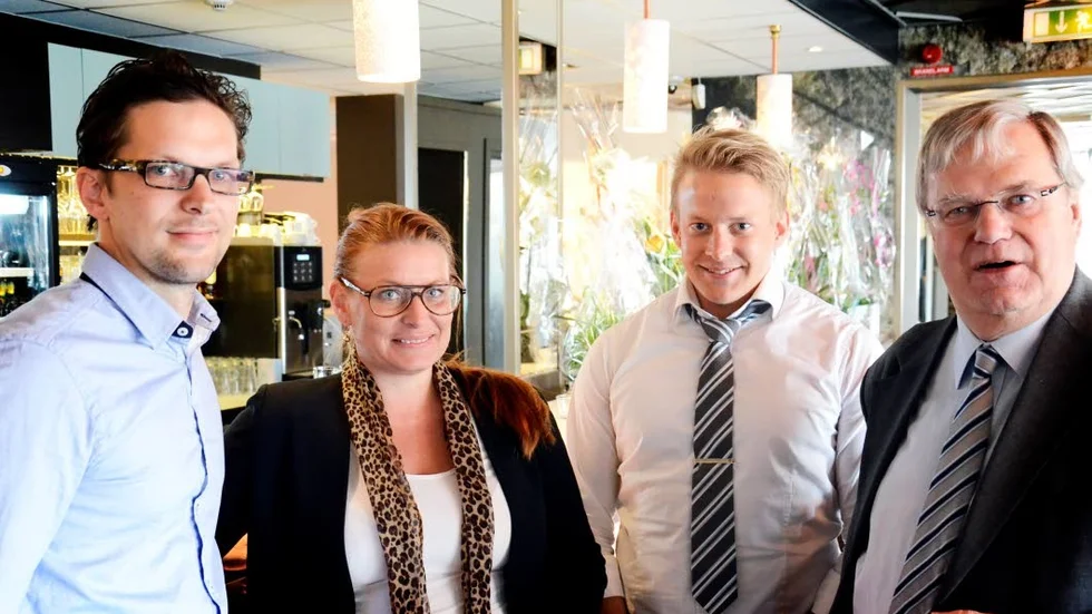 Syskonen och ägarna av Hotell Valhall,  Johan, Linda och Anders Frohm. Här tillsammans med P-O Eriksson