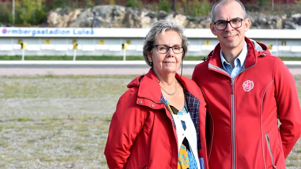 Dåvarande ordföranden i fritidsnämnden Inger B Larsson och kommunalrådet Niklas Nordström presenterade satsningen på en asfalterad rullskidbana på Ormbergets anläggning dagarna före valet.