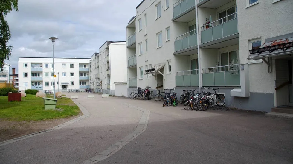 "Vi jobbar för att det ska vara blandat, unga, gamla, människor med psykiska problem eller missbruksproblem, därför att du inte får störa vem du än är. Enligt lag måste alla ha en chans att bo någonstans", säger Carina Engman.