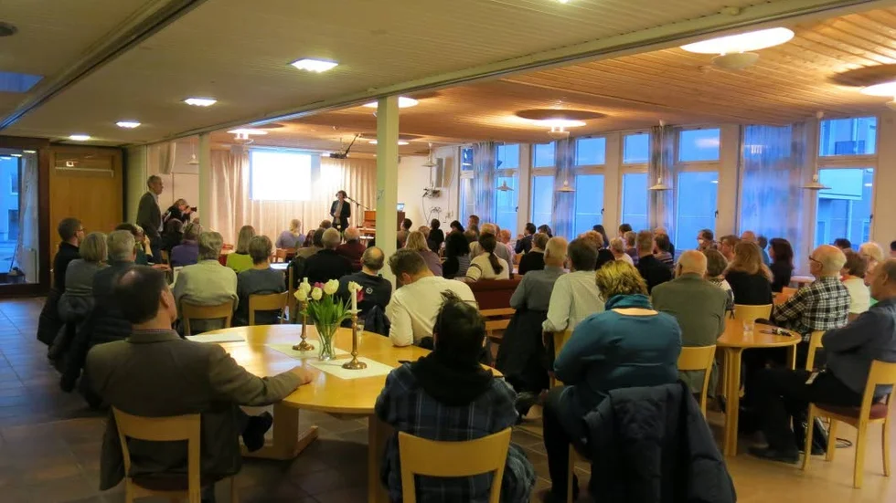 Uppslutning. Ett 100-tal kommuninvånare kom till Regionens informationsmöte om förslaget att stänga jourmottagningen i Tierp på natten.
