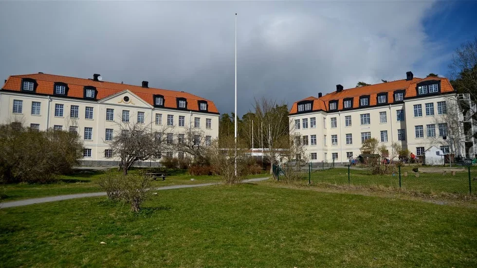 Margarethaskolan. Den  nuvarande skolan ligger i den högra byggnaden av de vackra gamla stenbyggnaderna som förr var Margarethahemmet,