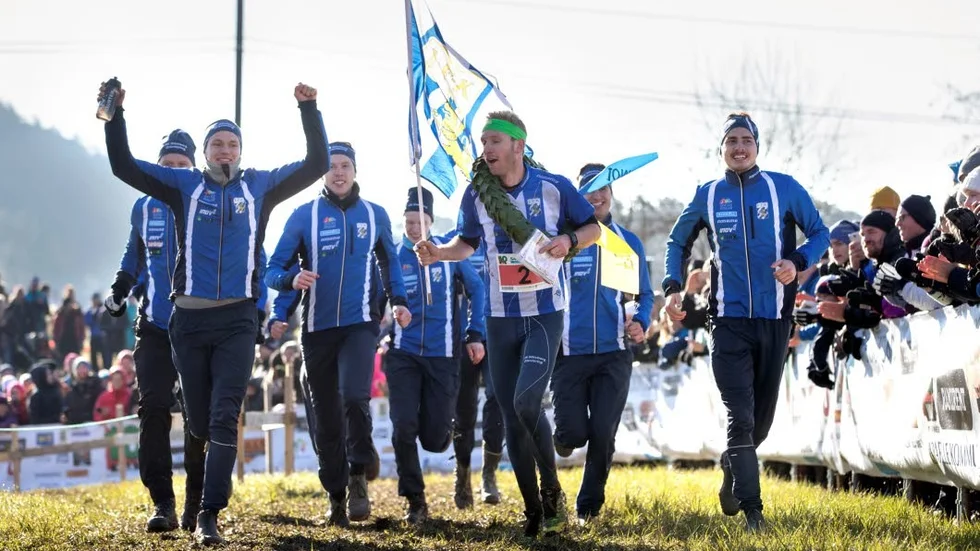 Guldlaget. IFK Göteborgs slutman Fredrik Bakkman springer in som segrare i Tiomila.