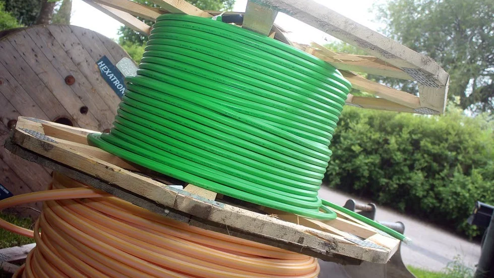 Fiber. Fibertrummor som denna kommer att kunna ses i flera områden i sommar.
