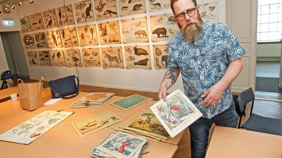 Planscher. Johan Linder uppskattar de mindre planscherna i samlingen.