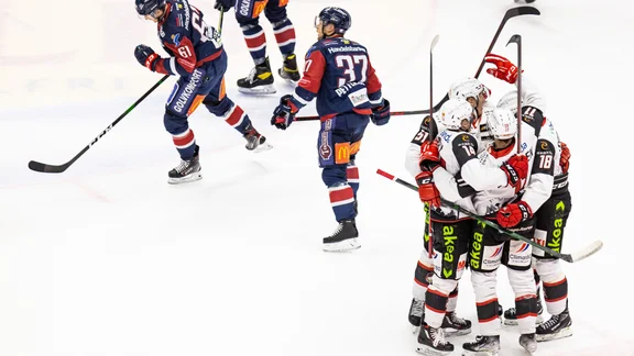 Malmös Marcus Sylvegård jublar med lagkamrater efter att han gjort 0-1.