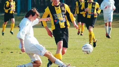 Jesper Lätt jobbade och slet föredömligt när Gullringen spelade mot Växjö Norra i helgens premiär i division III. Foto: Janne Strömsten