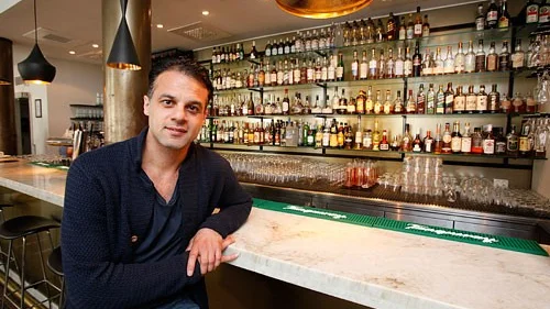 Johannes Sohner på Stora Hotellet i Linköping har i år anställt fem personer tack vare ökad efterfrågan. Foto: Lasse Hejdenberg