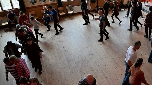 Ett 30-tal anslöt sig till danskvällen i Gamleby Folkpark.