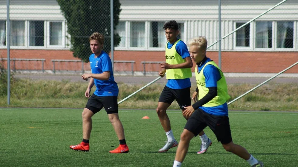 Joakim Persson (i mitten) har spelat för både Sirius U17 och U19 under säsongen.
