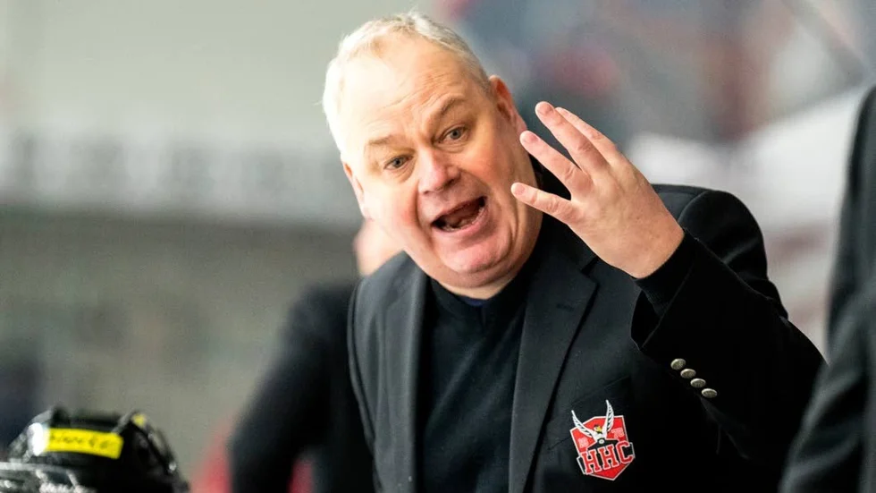 Som huvudtränare för Hudiksvall mötte Lars Lövblom sin nya klubb i kvalet till hockeyallsvenskan förra säsongen.