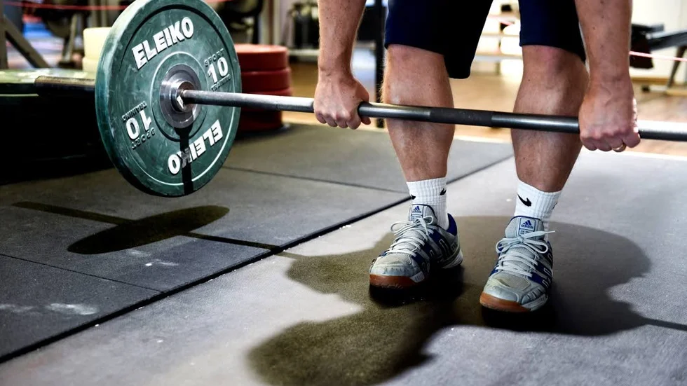 Bråk om bar överkropp på gymmet.
