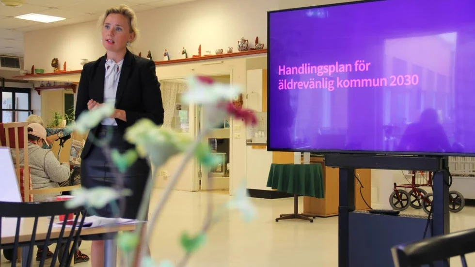 Äldrenämndens ordförande Caroline Hoffstedt (S) presenterade programmet på seniorrestaurangen Leopold i Uppsala.