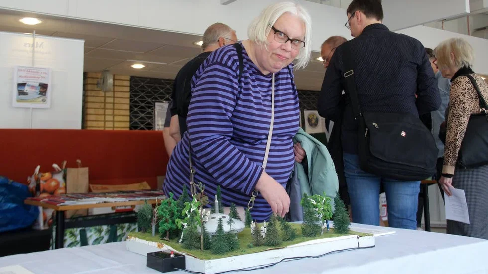 Lena K Rosenberg har varit medlem i UFO-Sverige sedan 2000-talet. Intresset för oidentifierade flygande föremål har dock funnits sedan barnsben.