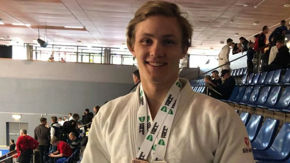Emil Glad med dubbla SM-medaljer.