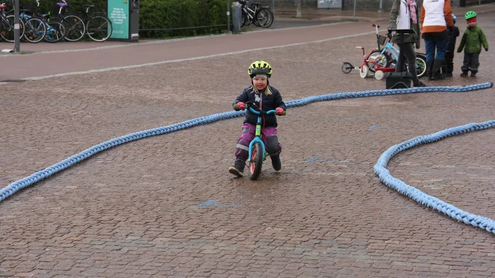 – Jag har cyklat jättemycket hemma och så kan jag hoppa med cykeln, säger Sofie Wargert.