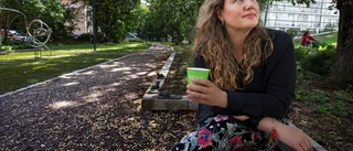 Visar världen via tandborstar och mensskydd