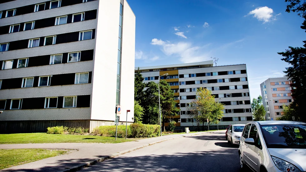 Flogsta höghus byggdes 1968-1972. Tio av de tolv husen består av studentkorridorer.