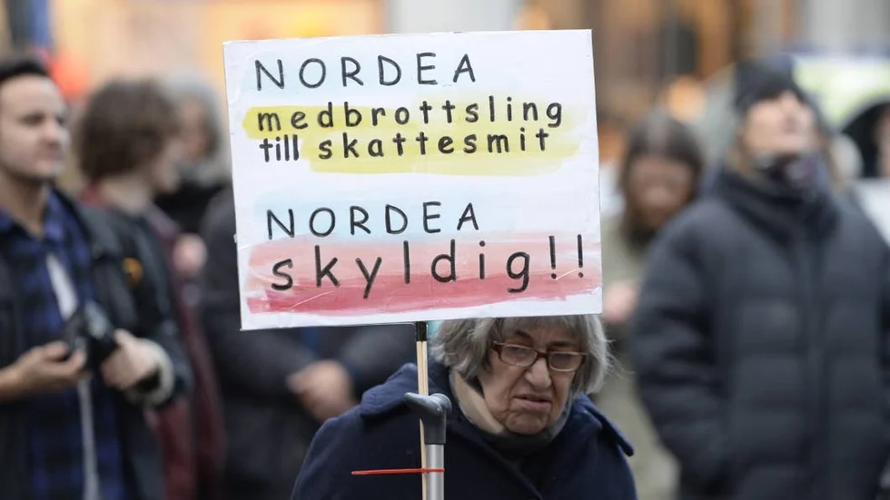Protest. Nordea är mest insyltat i skandalen.