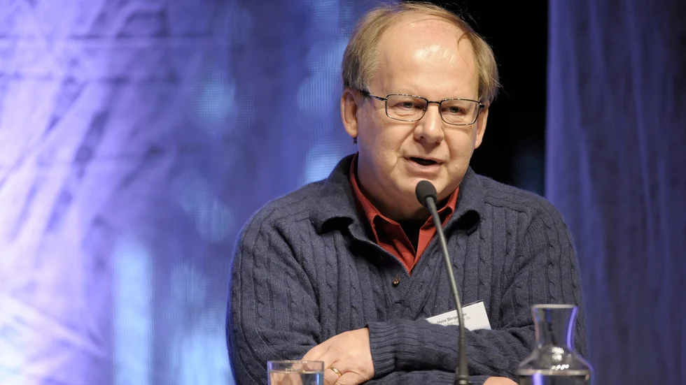 Hans Bergström fyllde 75 strax före sommaren. En bok med ett urval av hans texter publicerades i samband med födelsedagen.
