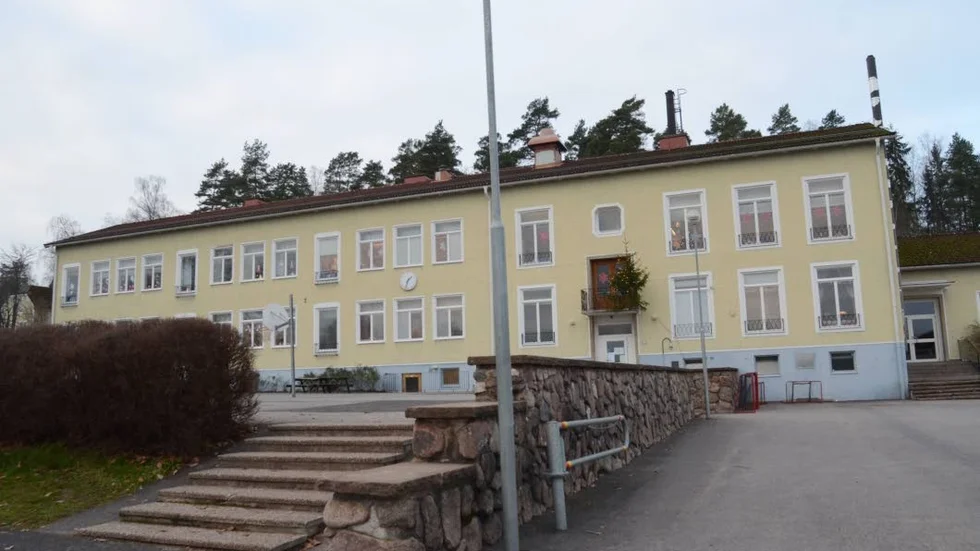 Blackstad. Blackstad skola ska få fler parkeringsplatser.
